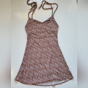 Audrey 3+1 Dainty Daisy Print Mini Dress Burgundy Small?